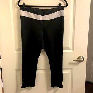 🤩 4/$40 workout bundle! 🤩. New Balance size L crop/capri length workout pants